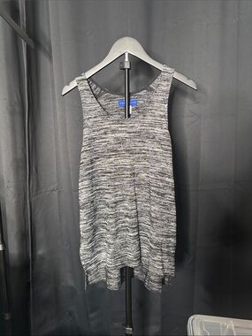 Simply styled 
Black and Gray Space-Dye Sleeveless Tank